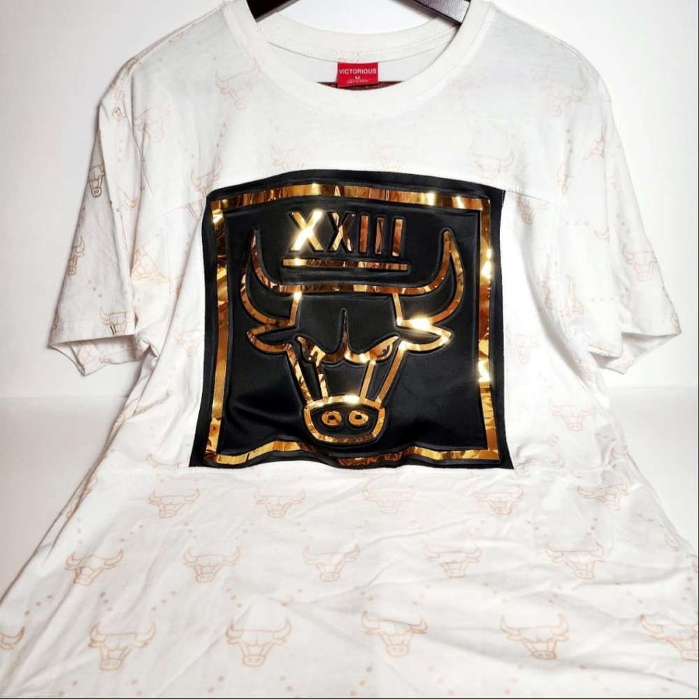 Michael Jordan Victorious XXlll Chicago Bulls Raised Gold Foil men shirt. Size M